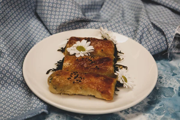 Leckeres Gebäck Mit Feta Käse Füllung — Stockfoto