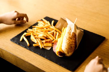 Masada lezzetli tavuk yemeği