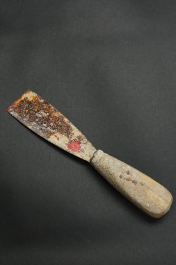 Paslı spatula tamir aracı, boya aletleri.