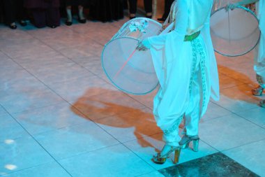 Davulcu, Türk davulcu sahnede 