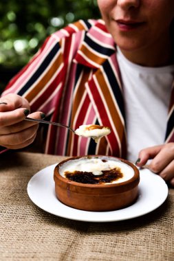 Geleneksel Türk sütlü pudingi.