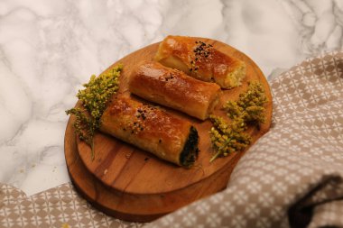 Peynir dolgulu lezzetli hamur işi