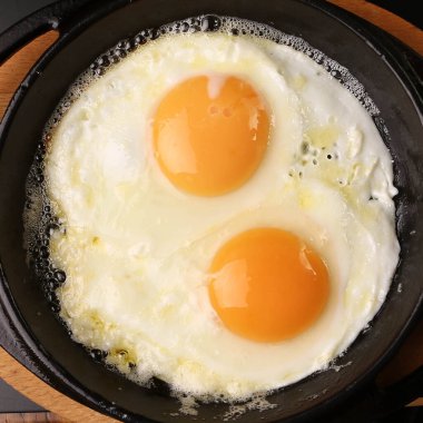 Masada nefis çırpılmış yumurta. 