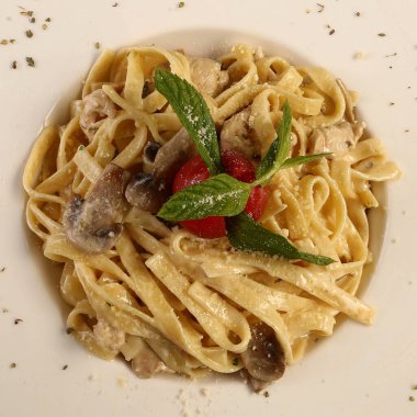 Lezzetli soslu lezzetli klasik İtalyan makarnası..