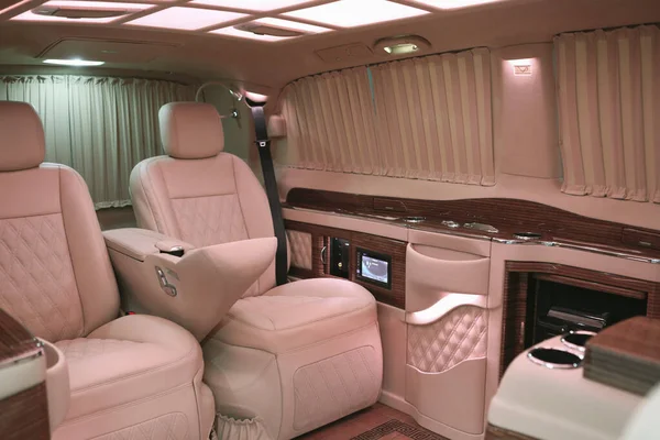 Luxe Moderne Rose Intérieur Voiture — Photo