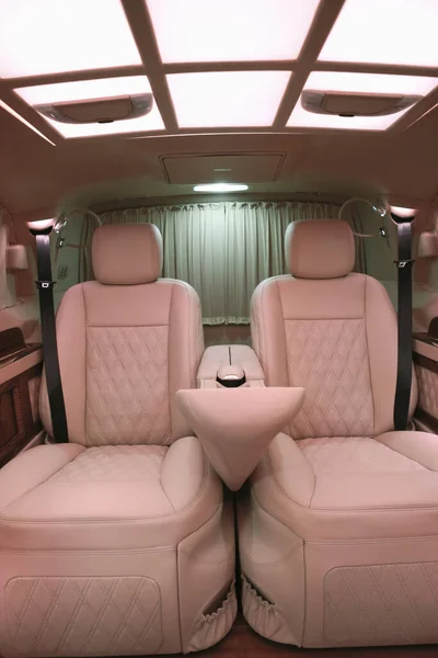 Luxo Moderno Carro Rosa Interior — Fotografia de Stock