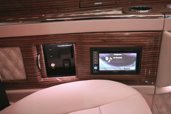 Luxe Modern Roze Auto Interieur — Stockfoto