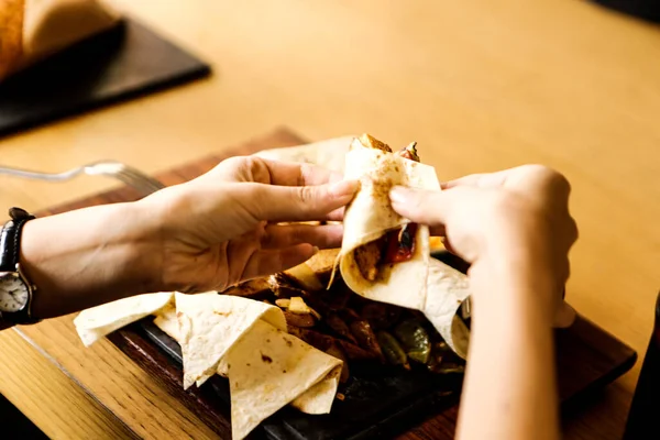 Refeição Frango Saborosa Mesa — Fotografia de Stock