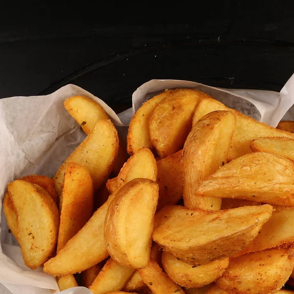 Lezzetli Yemek Tabağı Masada Patates Kızartması — Stok fotoğraf