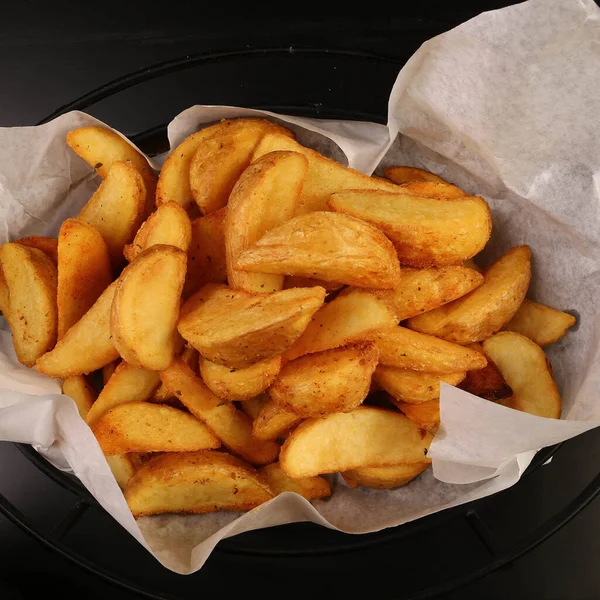 Lezzetli Yemek Tabağı Masada Patates Kızartması — Stok fotoğraf