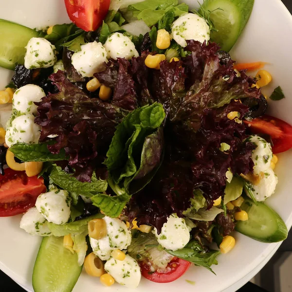 Prato Salada Fresca Com Verduras Misturadas — Fotografia de Stock