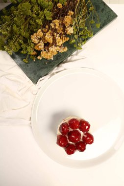 Masada lezzetli bir pasta var.