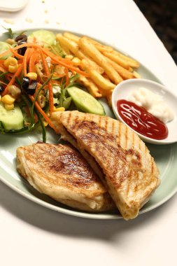 Geleneksel Türk tostu, lezzetli kahvaltı