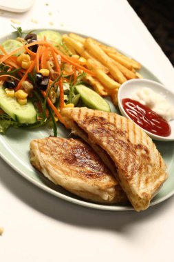 Geleneksel Türk tostu, lezzetli kahvaltı