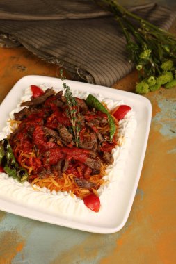 Masada nefis et yemeği. 