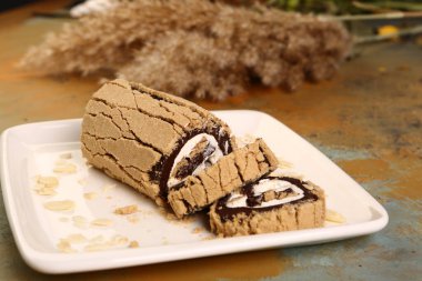 Masada lezzetli bir pasta var.