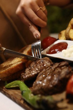 Taze ızgara biftek eti. 