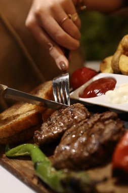Taze ızgara biftek eti. 