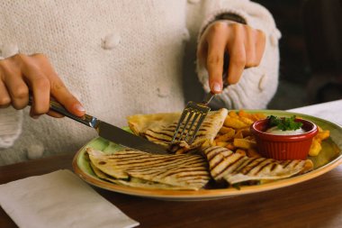 Türk bazlama tostu - fırında kızarmış ekmek