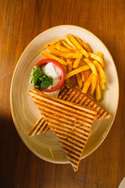 Türk bazlama tostu - fırında kızarmış ekmek