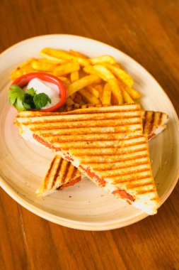 Türk bazlama tostu - fırında kızarmış ekmek