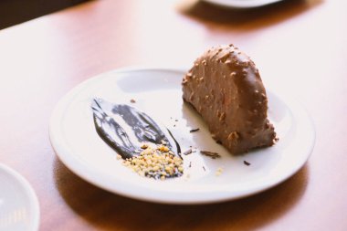 Masada lezzetli bir pasta var.