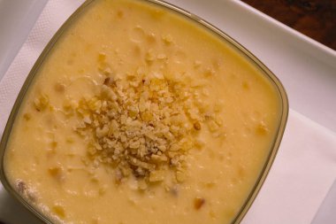 Geleneksel Türk sütlü pudingi.