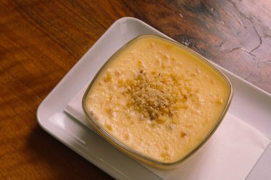 Geleneksel Türk sütlü pudingi.