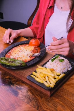 Masada nefis et yemeği. 