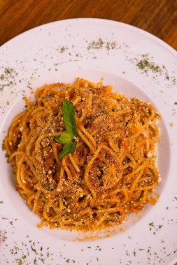 Lezzetli soslu lezzetli klasik İtalyan makarnası..