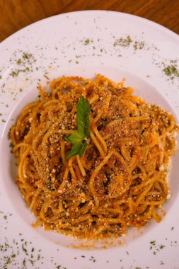 Lezzetli soslu lezzetli klasik İtalyan makarnası..