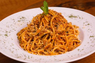 Lezzetli soslu lezzetli klasik İtalyan makarnası..