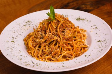 Lezzetli soslu lezzetli klasik İtalyan makarnası..