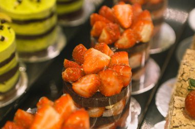 Masada lezzetli bir pasta var.