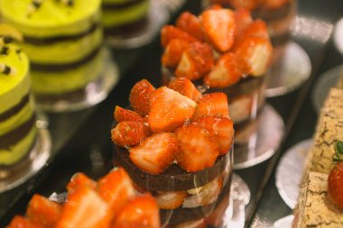 Masada lezzetli bir pasta var.