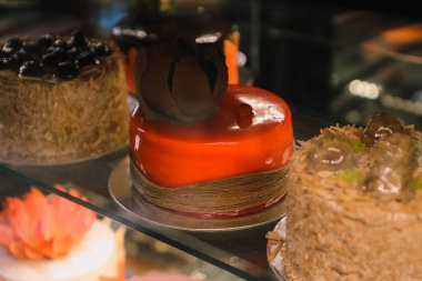 Masada lezzetli bir pasta var.