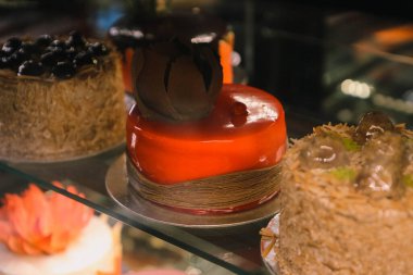 Masada lezzetli bir pasta var.