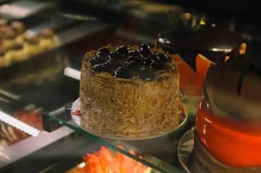 Masada lezzetli bir pasta var.