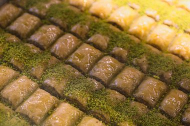 Geleneksel hindistancevizli tatlı baklavası. Ev yapımı fındıklı ve ballı baklava..