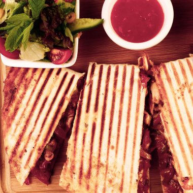 Geleneksel Türk tostu, lezzetli kahvaltı