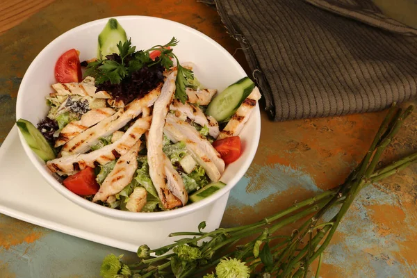 Salada Saudável Com Noz Queijo Tigela — Fotografia de Stock