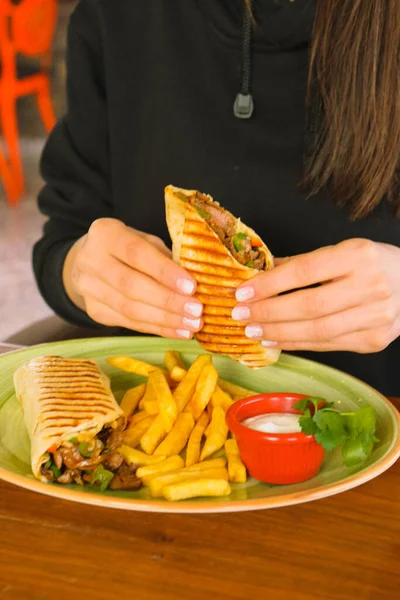 Delicious Grilled Wrap Sandwich — Stock Photo, Image