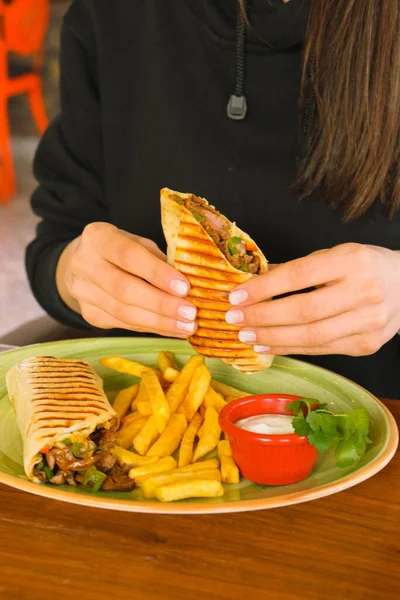 Delicious Grilled Wrap Sandwich — Stock Photo, Image