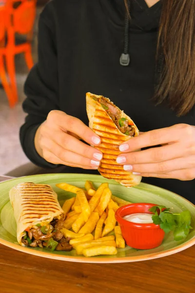 Delicious Grilled Wrap Sandwich — Stock Photo, Image