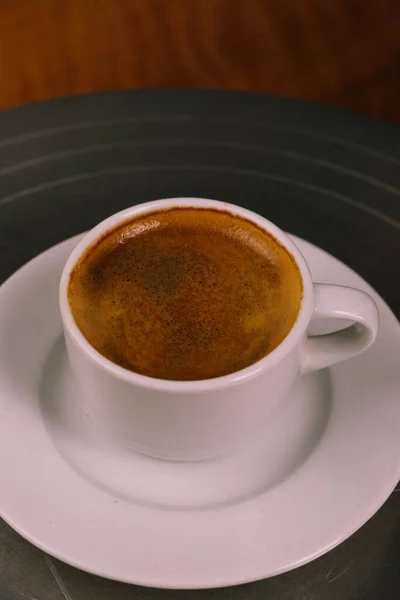 テーブルの上のトルココーヒーカップ — ストック写真