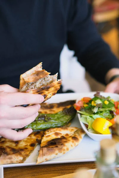 Tradiční Turecké Pečené Jídlo Turecká Pizza Pide Předkrmy Blízkém Východě — Stock fotografie