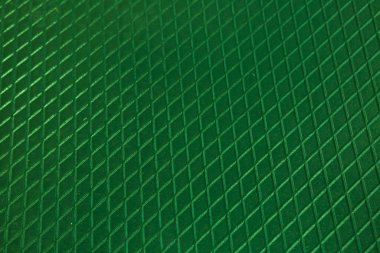 Yeşil metal desenli çelik arka plan. Delinmiş metal levha.