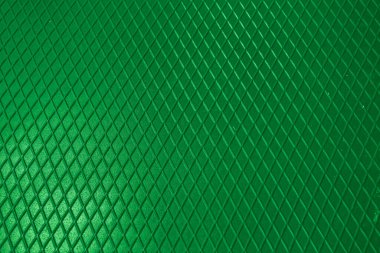 Yeşil metal desenli çelik arka plan. Delinmiş metal levha.