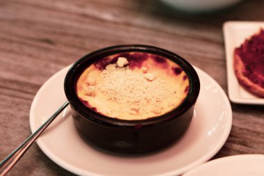 Geleneksel Türk sütlü pudingi.