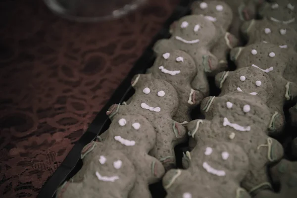 Galletas Jengibre Forma Hombre Sobre Mesa — Foto de Stock